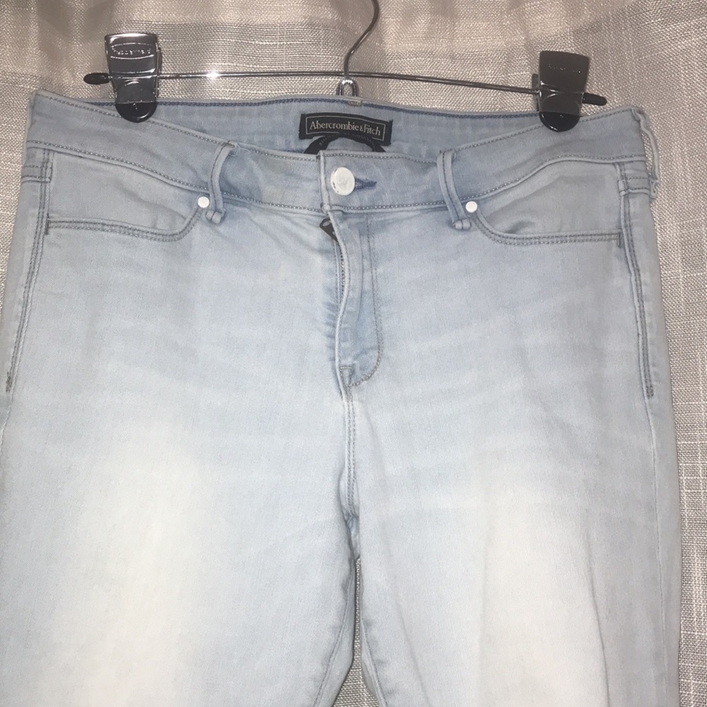 A&F Distressed Light Wash Cropped Skinny Jeans - Picture 3 of 6